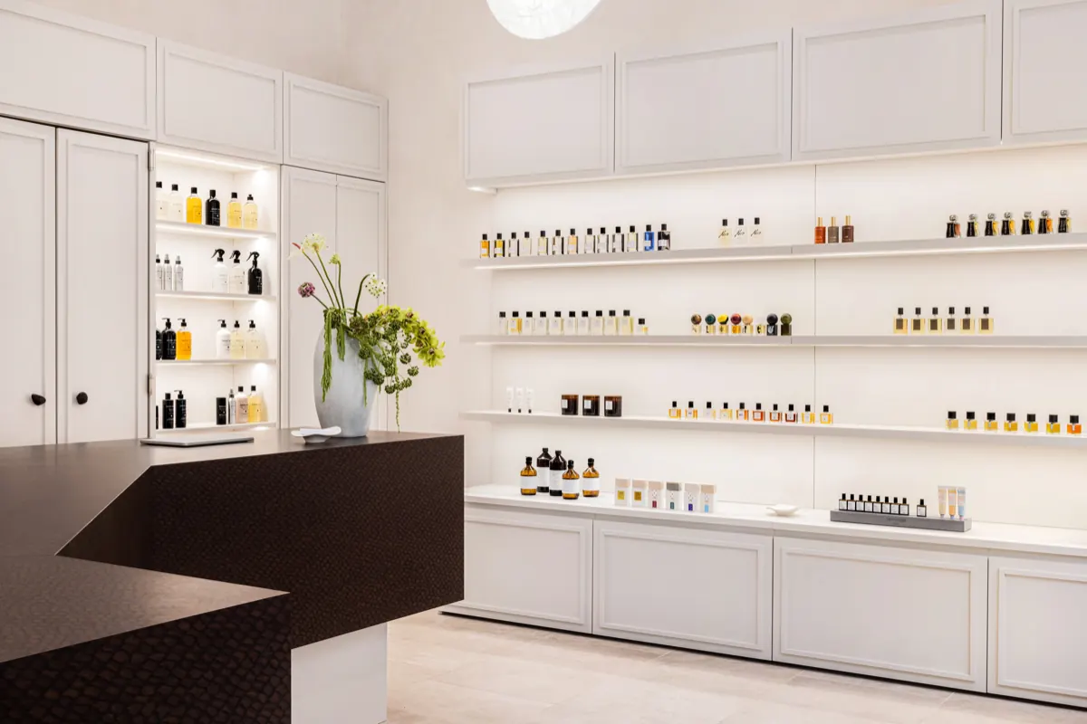 Perfume Boutique, photograph 09
