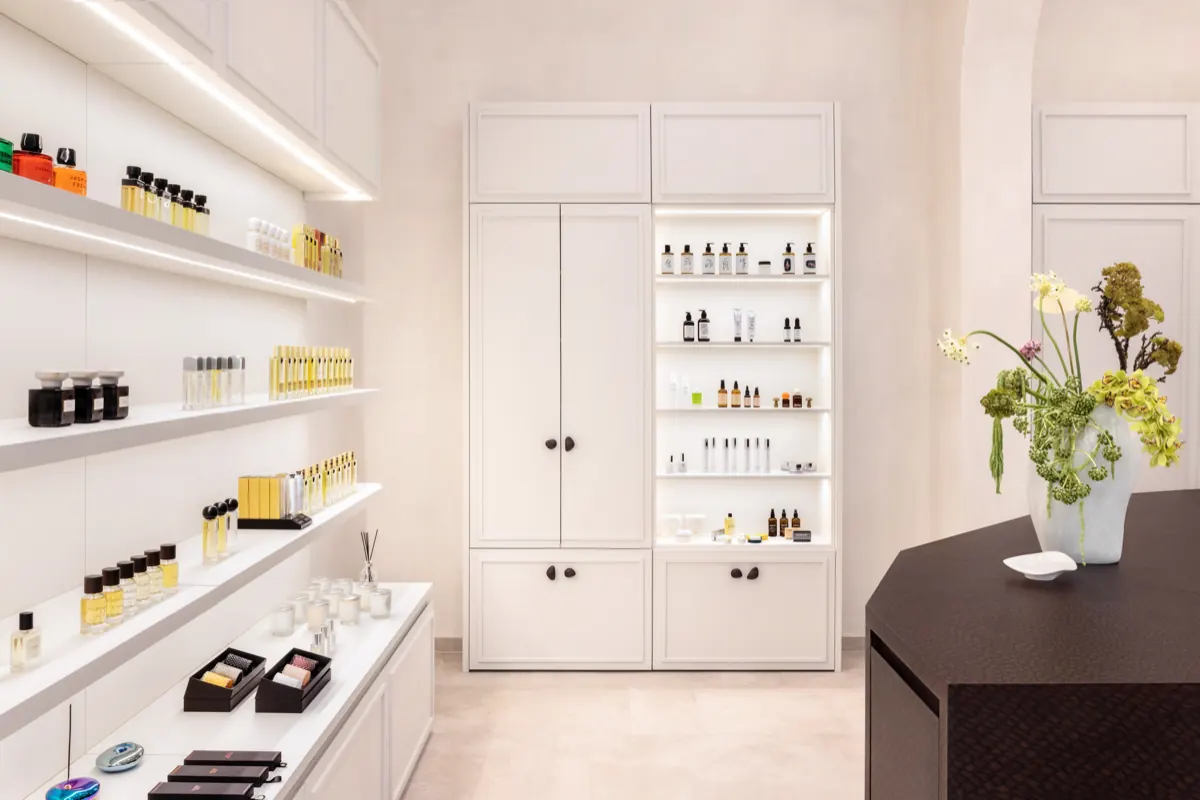 Perfume Boutique, photograph 10